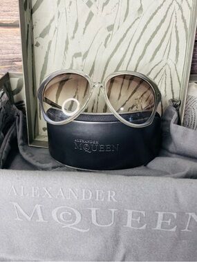 Alexander McQueen Oversized Round Sunglasses in Clear and Gray Gradient